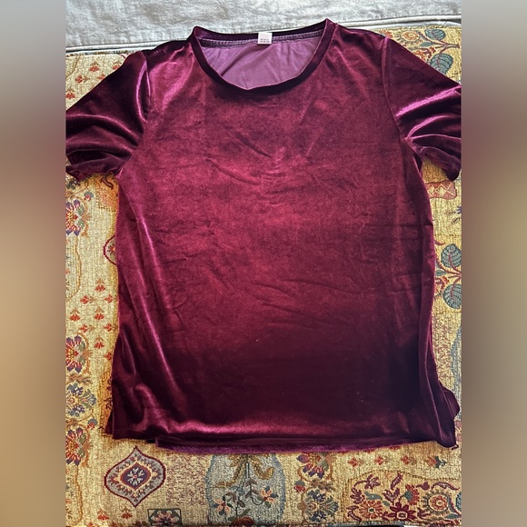 Maroon velvet t shirt - Picture 1 of 2